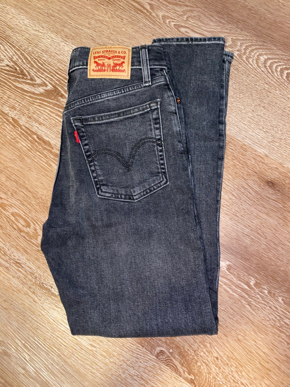Levi's Women's Black Ankle Cropped Jeans